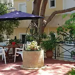 Kuris Studios & Apartments